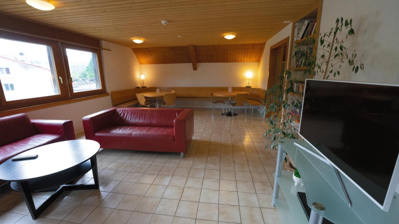 Delemont Youth Hostel Exteriör bild
