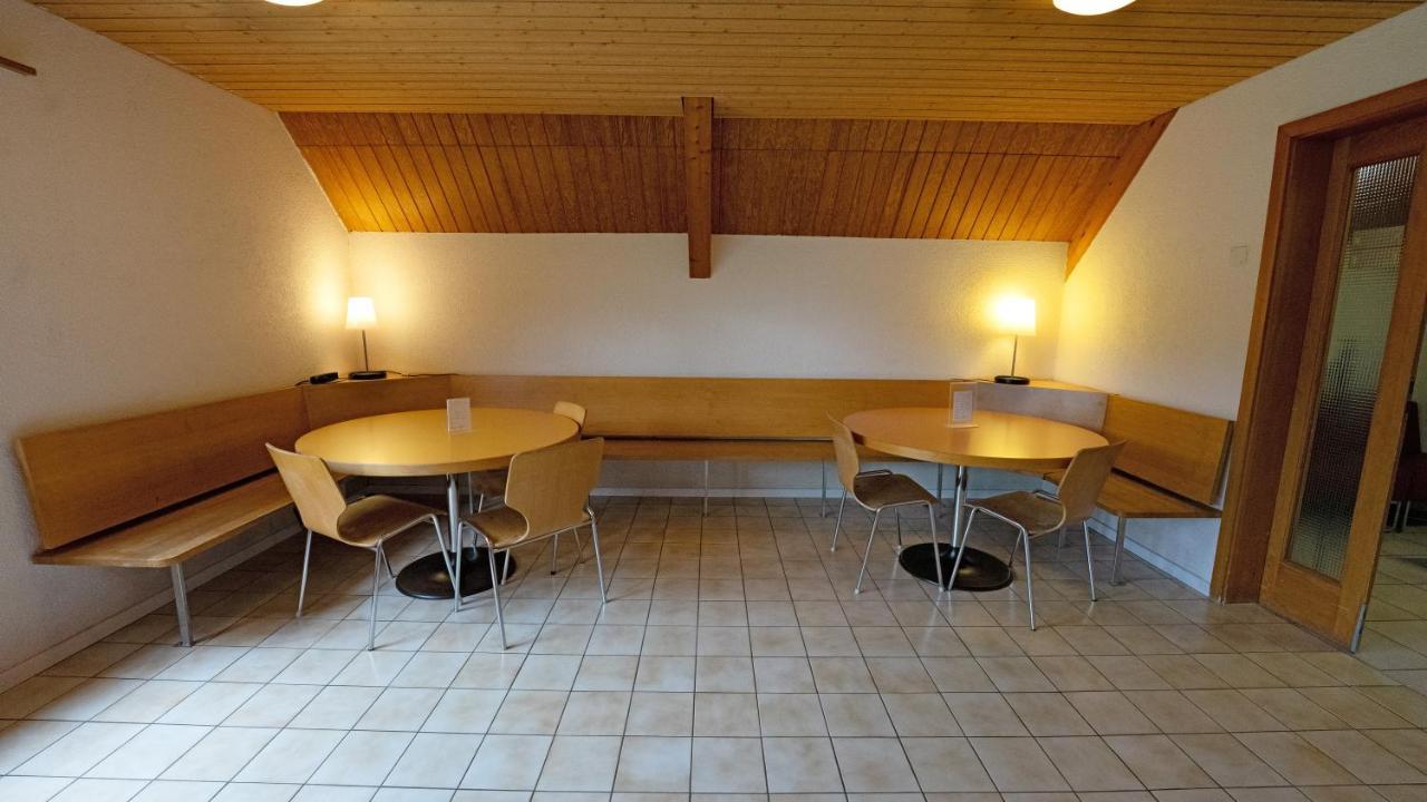 Delemont Youth Hostel Exteriör bild