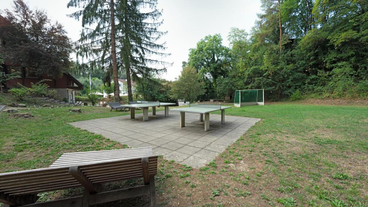 Delemont Youth Hostel Exteriör bild