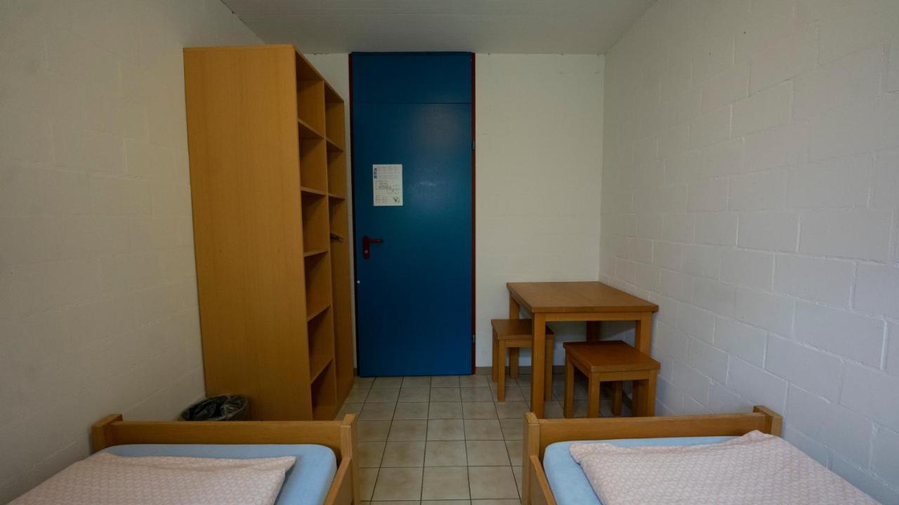 Delemont Youth Hostel Exteriör bild