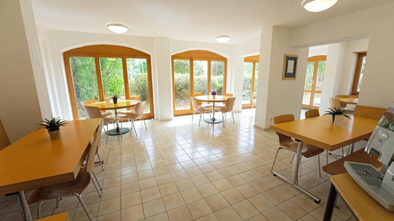 Delemont Youth Hostel Exteriör bild