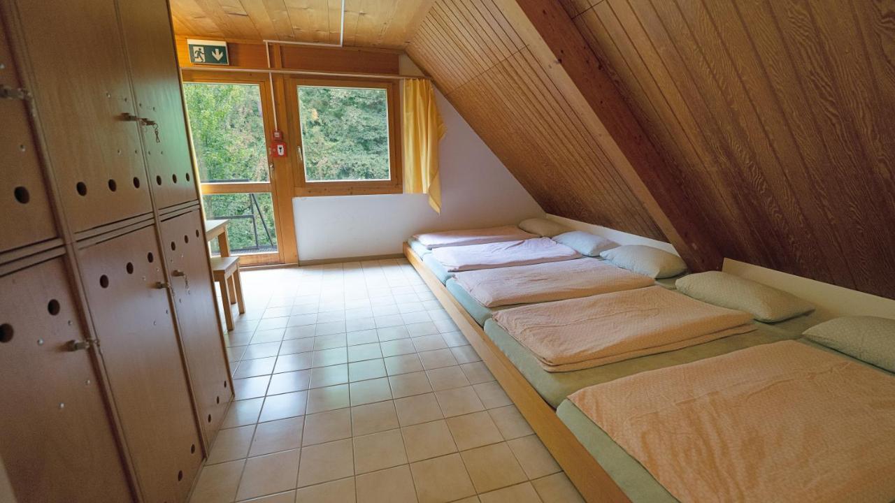 Delemont Youth Hostel Exteriör bild