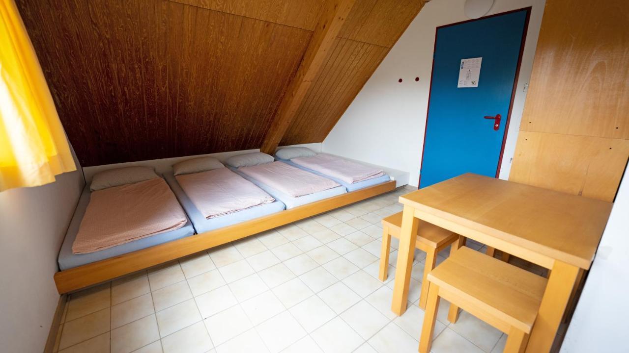 Delemont Youth Hostel Exteriör bild