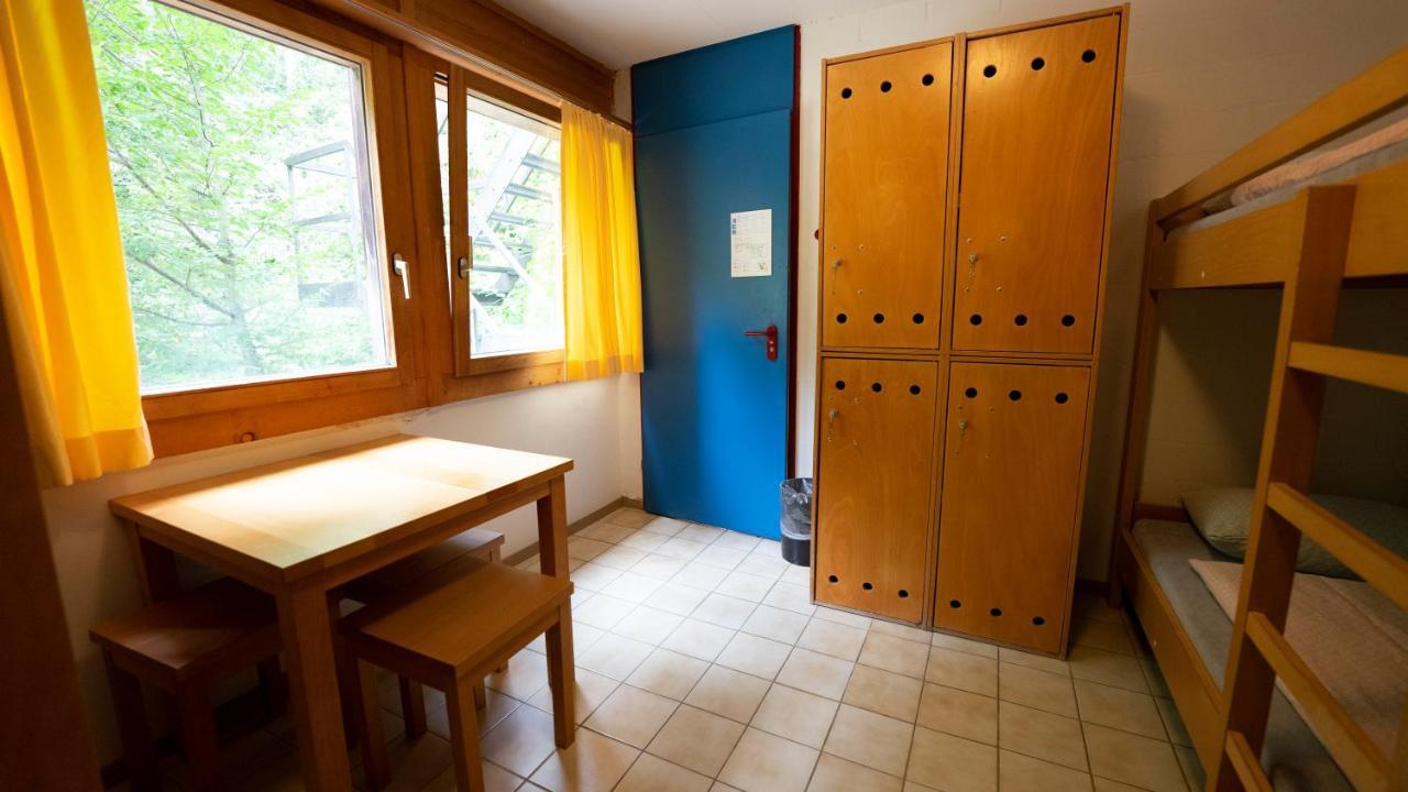 Delemont Youth Hostel Exteriör bild