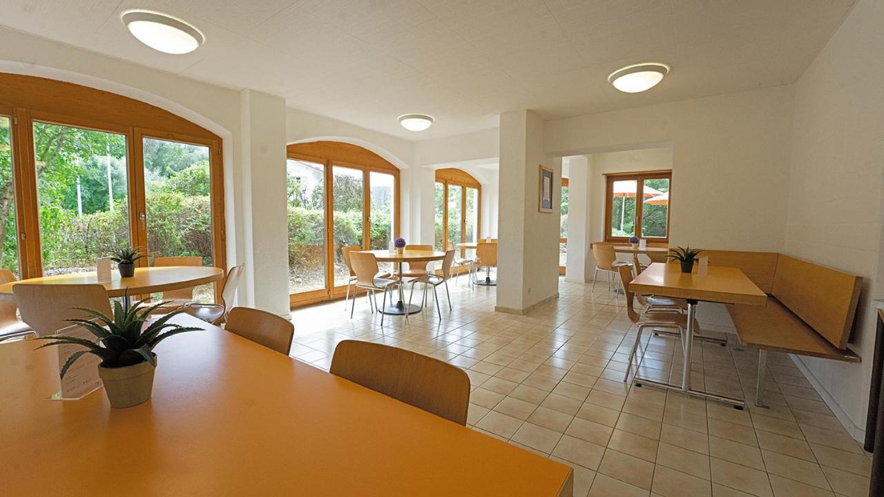 Delemont Youth Hostel Exteriör bild